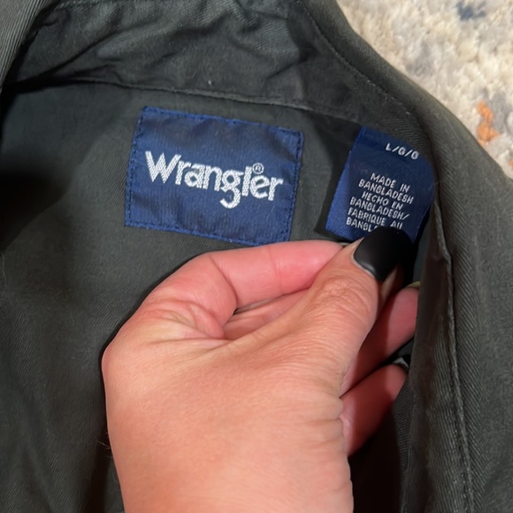 Men’s wrangler button up - Picture 2 of 3